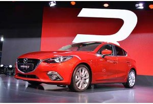 Mazda 3 presenta il nuovo listino italiano