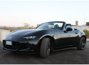 Tornanti e traffico: il brivido della MX‑5 c anche in citt