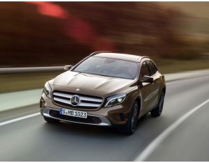 Mercedes GLA, una jam session per il debutto in concessionaria