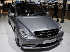 Mercedes Classe R: a New York sfila il restyling della crossover tedesca