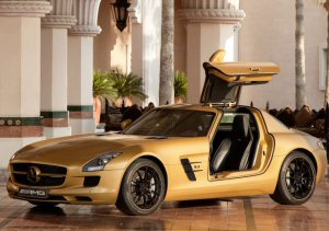Una Mercedes SLS AMG tutta d�oro