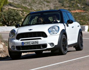 MINI Countryman: svelata dopo la fuga di notizie la nuova quattro porte 