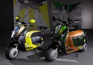 MINI Scooter E Concept: a Parigi  duello tra due ruote