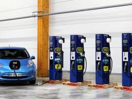 Nissan prepara una rete europea di stazioni per auto elettriche