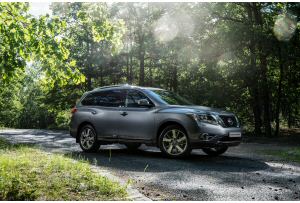 Nissan Pathfinder e Sentra in anteprima al Salone dell´Auto di Mosca