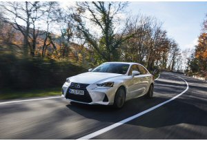 Nuova Lexus IS 2017: cambio di immagine per la premium nipponica