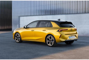 Opel Astra: svolta ibrida