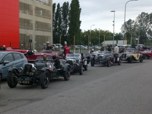 Tutti in piazza a Bologna per la Mille Miglia