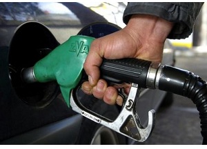 Prezzo benzina: +20,8% ad aprile, record dal 1996