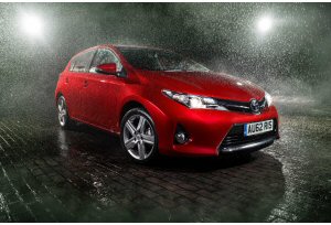 Toyota Auris 2013, nuovo look e pi efficienza