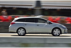 Toyota Auris Touring Sports, dinamica e moderna