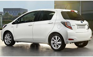 Toyota Yaris Hybrid: a Ginevra lutilitaria si fa Green