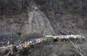 Val Venosta, treno travolto da una frana