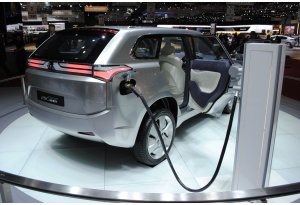 Universal Plug-in per le auto elettriche