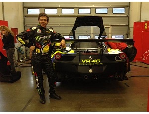 Valentino Rossi e la Ferrari 458 GT3 sul circuito del Nurburgring