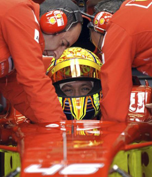 Valentino Rossi prova la Ferrari 458 Italia
