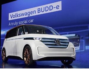 Volkswagen lancia la sfida a Google car