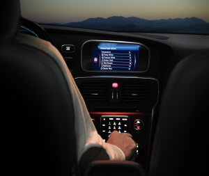 Nuova motorizzazione a benzina per la Volvo V40