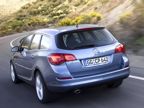 Opel Astra Sports Tourer 2010 