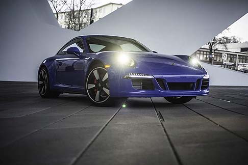 Porsche 911 GTS Club Coup