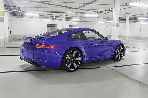 Porsche 911 GTS Club Coup