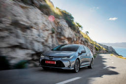 station wagon Corolla 2020