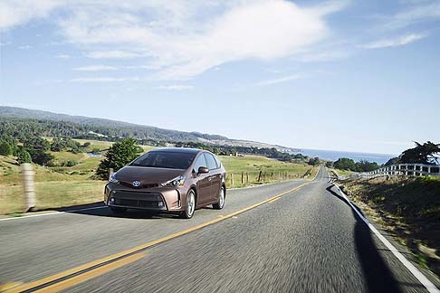 Toyota Prius v 2014