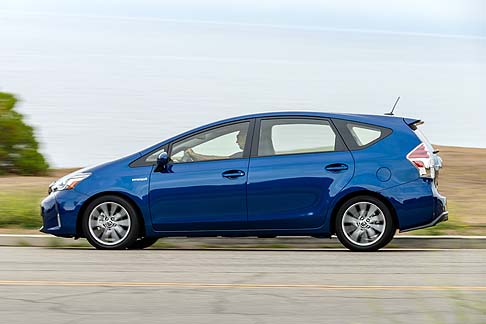 Toyota Prius V 2016