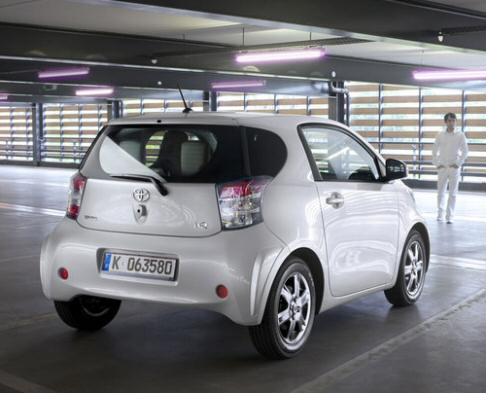 Toyota iQ