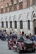 Macchina storica passaggio alla Piazza di Siena alle Mille Miglia 2013
