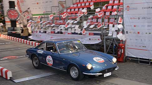 Mille Miglia continua la corsa - Ferrari 365 GTC Pinin Farina del 1969 con lequipaggio Broun Saul e Ferguson Mark in paserella a Roma per le Mille Miglia 2015