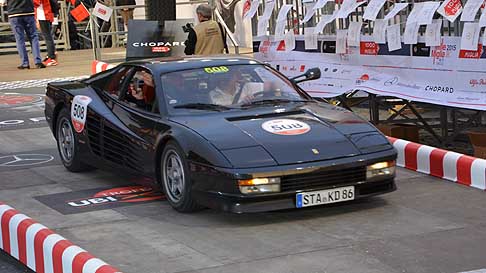 Mille Miglia continua la corsa - Ferrari Testarossa del 1986 duo tedesco Trampert Klaus e Abt Cristian in paserella a Roma per le Mille Miglia 2015