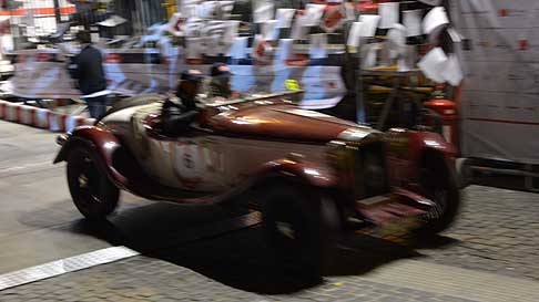 Mille Miglia continua la corsa - OM 665 SS MM Superba 2200 del duo tedesco FUCHS Reginald e FUCHS Linda in paserella a Roma per le Mille Miglia 2015