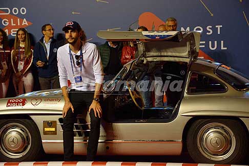 Roma Mille Miglia 2018 - Mercedes-Benz 300 SL Coupè (W198) con il cantante spagnolo Alvaro Soler alle Mille Miglia 2108