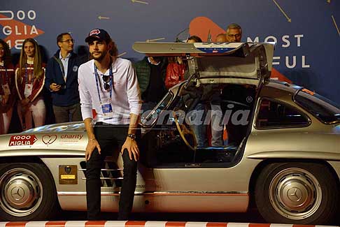 Roma Mille Miglia 2018 - Mercedes-Benz 300 SL Coup (W198) con il cantante spagnolo Alvaro Soler alle Mille Miglia 2108