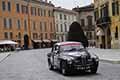 Alfa Romeo 1900 TI Super del 1954 con il duo feminile italiano Francesca STANGUELLINI e Savina CONFALONI alle 1000 Miglia 2021, chiede la carovanna a Reggio Emilia con il numero di gara 500, mentre attraversa Piazza Roversi
