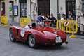 Alfa Romeo Sport Spider anno 1954 con il pilota Roberto Giolito e codrive Camila Raznovich passaggio a Reggio Emilia con la prima vettura che apre la carovana della Freccia Rossa