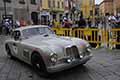 Aston Martin DB 2 del 1950 con il duo norvegese Inge DENEKAMP e Jan Gerrit DENEKAMP alle Mille Miglia 2021, passaggio da Reggio Emilia con il numero di gara 165