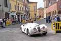 Jaguar XK 120 OTS SE Roadster del 1953 con il duo americano John HERLIHY e Julie HERLIHY alle 1000 Miglia 2021, slilata a Reggio Emilia con il numero di corsa 235