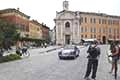 MG A anno 1957 pilota Martin UTBERG (NL) e copilota Georg SCHONDORFER (D) alla Mille Miglia 2021, passaggio a Reggio Emilia con il numero di gara 411, sullo fonto la chiesa del Cristo in Piazzale Roversi