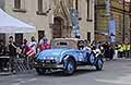 Freccia Rossa a Reggio Emilia con la Chrysler 71 auto storica del 1927 del duo italiano pilota Arturo Cavalli e navigatore Petronilla Pezzotti alle Mille Miglia 2026. Scopri la Chrysler 71 vintage cars. Guarda le Foto!