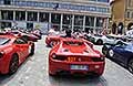 Ferrari Tribute 2026 a Reggio Emilia con la Ferrari 458 Spider del duo italiano Eitel e Nicolo Monaco esposizione sosta pranzo in Piazza della Vittoria per le Mille Miglia 2026. Scopri la Ferrari 458 Spider del 2012. Guarda le Foto!