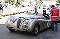 Jaguar XK 120 OTS Roadster Lightweight del 1950 con il drive Marian Von Mitschke Collede e codrive Marc Julian Siewert tedeschi in paserella a Reggio Emilia per le Mille Miglia 2026. Scopri la Jaguar XK 120 OTS Roadster Lightweight. Guarda le Foto!