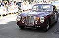 Maserati A6 1500 Berlinetta Pinin Farina del 1949 driver Jan Hagedoorn e codriver Lammie Maria Johanna Hagedoorn alle Mille Miglia 2026 passaggio da Reggio Emilia. Scopri la vettura storica Maserati A6 1500 Berlinetta Pinin Farina. Non perdere le Foto!