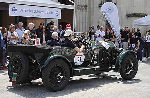 1000 Miglia 2026 a Reggio Emilia - Freccia Rossa a Reggio Emilia con la Bentley 3 litre del 1923 equipaggio svizzero pilotar Mark Hulsebergen e navigatore Alan Hulsebergen alle Mille Miglia 2026. Scopri la Fiat 514 CA Spider Sport auto d�epoca. Guarda le Foto!