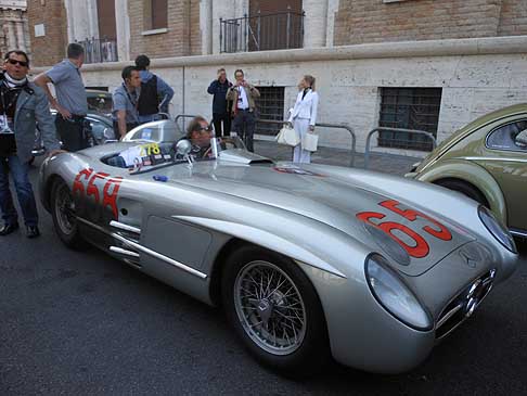 Mercedes - MERCEDES-BENZ 300 SLR del 1955 con il campione di F1 come pilota deccezione Jochen Mass e co-driver Mick Walsh alle 1000 Miglia 2012