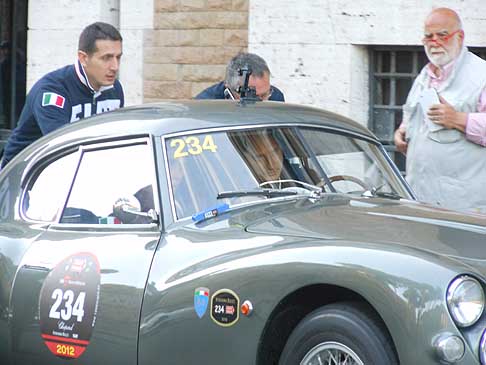 Fiat - Il presidente della Fiat John Elkann e la moglie Lavinia Borromeo che anno completato la Mille Miglia in 152^ posizione