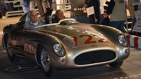 Ex pilota F1 - Mercedes-Benz 300 SRL alla guida la legenda di Formula 1 Stirling Moss alle Mille Miglia 2015 - foto archivio by Automania