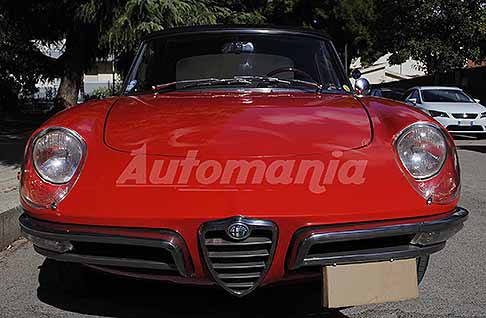 Alfa Romeo - Alfa Romeo Duetto Spider Osso di Seppia del 1969 calandra auto del cinema utilizzata nel Film Il Laureato, con il protagonista Dustin Hoffman. Scopri lAlfa Romeo Duetto Spider Osso di Seppia star del Cinema. Guarda le Foto esclusive di Automania.it!