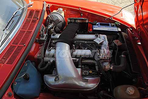 Alfa Romeo - Alfa Romeo Duetto Spider Osso di Seppia del 1969 corpo motore tenuto ad arte. Scopri lAlfa Romeo Duetto Spyder macchina storica. Guarda le Foto!